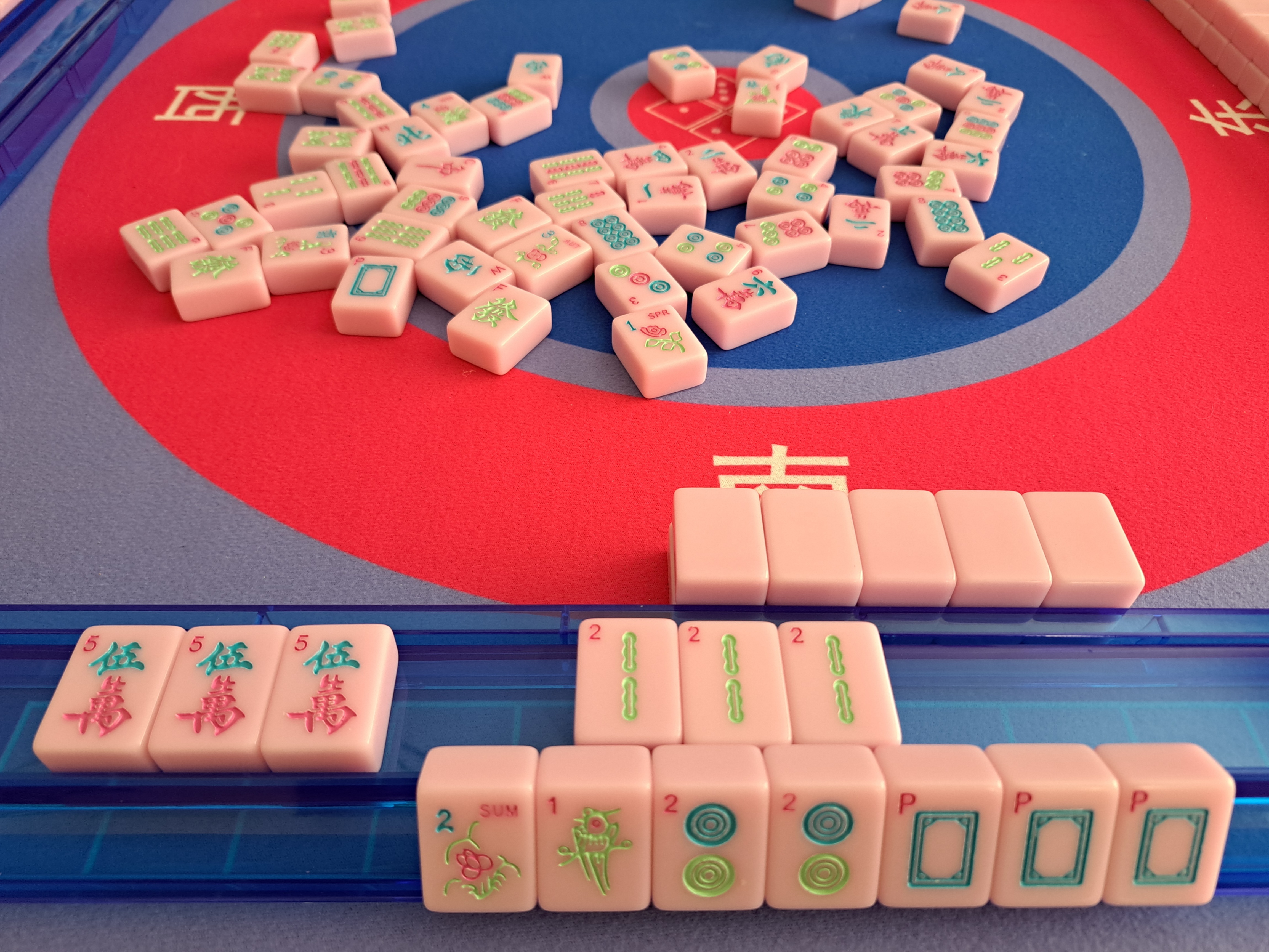 American Mah Jongg player mistakenly exposing a concealed hand, violating NMJL rules and causing the hand to be declared dead.